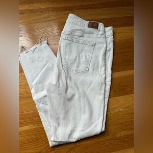 PRICE IS NEGOTIABLE🤍 AE White Distressed Women Jeans (Jeggings)